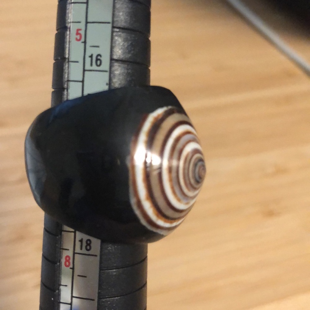 Large wood shell ring - Picture 4 of 4